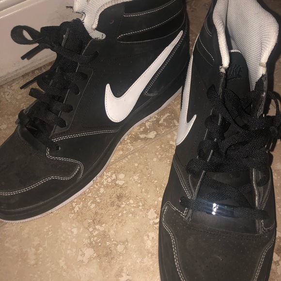 High top Nike’s - Picture 3 of 3